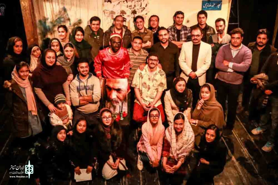 نمایش پشت کلانتری کوچه اول کنار تیر چراغ برق