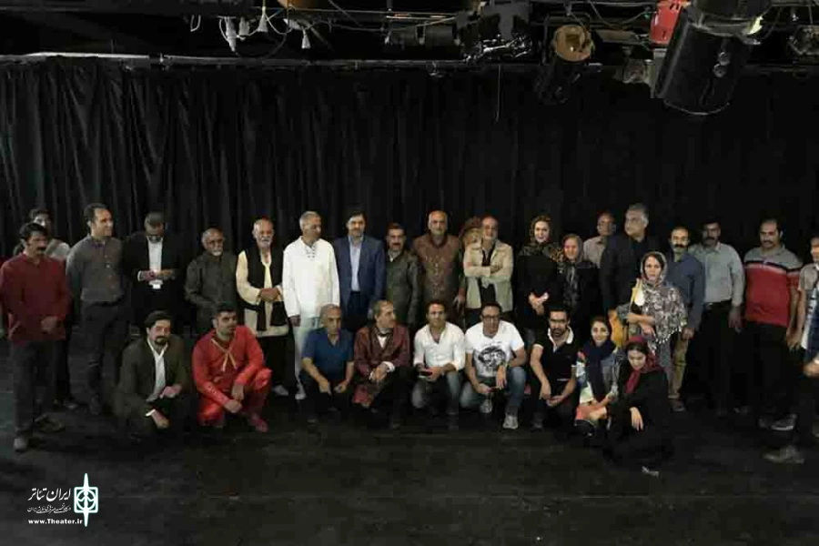 شهردار کرمان به تماشای نمایش «منم میرزا رضا» نشست 2
