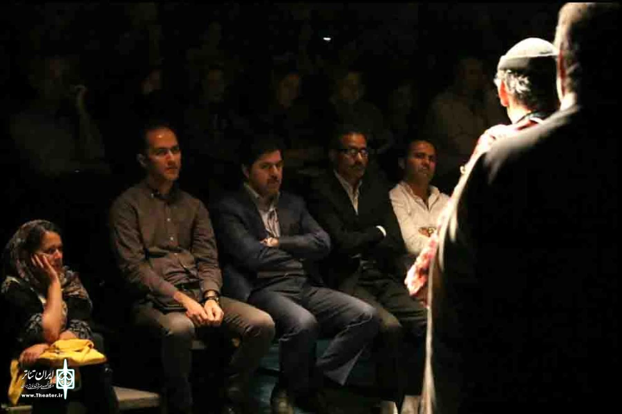 شهردار کرمان به تماشای نمایش «منم میرزا رضا» نشست 4
