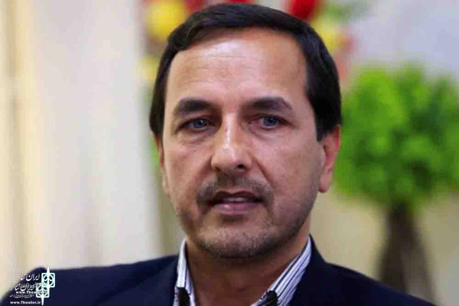 در حقیقت روز خبرنگار بهانه ای است برای همه که بدانیم «خبرنگاری » چه میدان وسیع، پر مسئولیت و شکوهمندی است 2