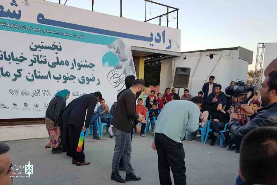 نخستین جشنواره ملی تئاتر خیابانی رضوی جنوب کرمان به روایت تصویر