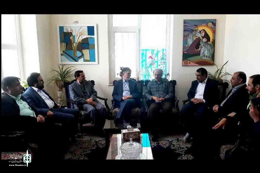 وزیر فرهنگ و ارشاد اسلامی با هنرمند پیشکسوت تئاتر کرمان دیدار کرد
 2