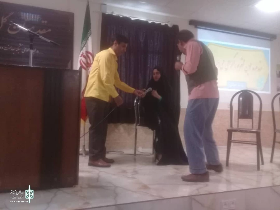 نمایش «مشاور  ازدواج» در عنبرآباد اجرا شد 4