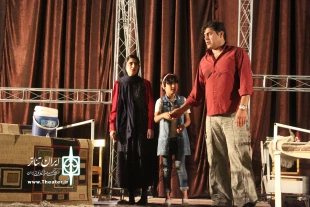 نمایش «ما شدیم سنگ خدا» کاری از گروه نخل به مدت 5 شب در عنبرآباد به روی صحنه رفت 5