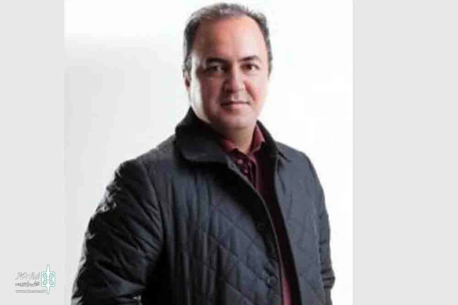 خیس از بارانی که نمی بارد
 2