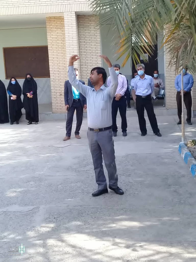 تئاتر خیابانی یادگاری کاری از گروه کامادی در شهرستان عنبرآباد به اجرا در آمد؛ 2