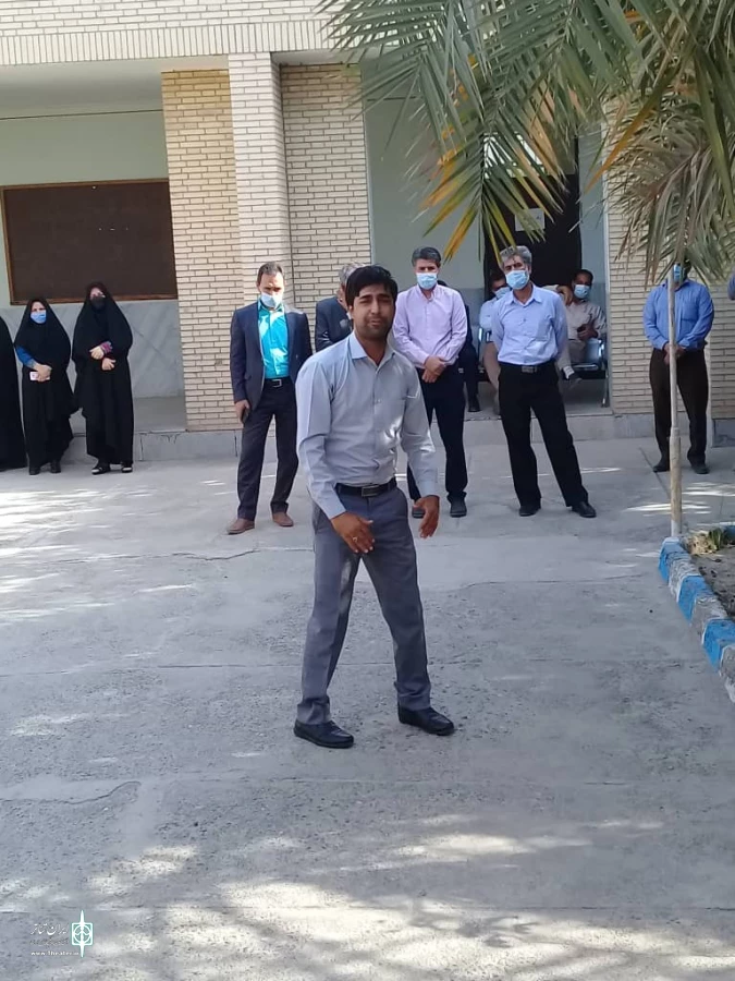 تئاتر خیابانی یادگاری کاری از گروه کامادی در شهرستان عنبرآباد به اجرا در آمد؛ 4