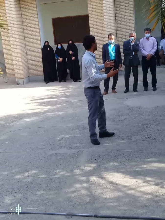 تئاتر خیابانی یادگاری کاری از گروه کامادی در شهرستان عنبرآباد به اجرا در آمد؛ 5