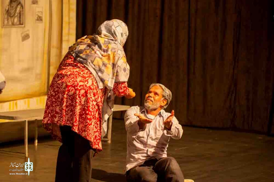 نمایش موج در زرند به روی صحنه رفت
 2