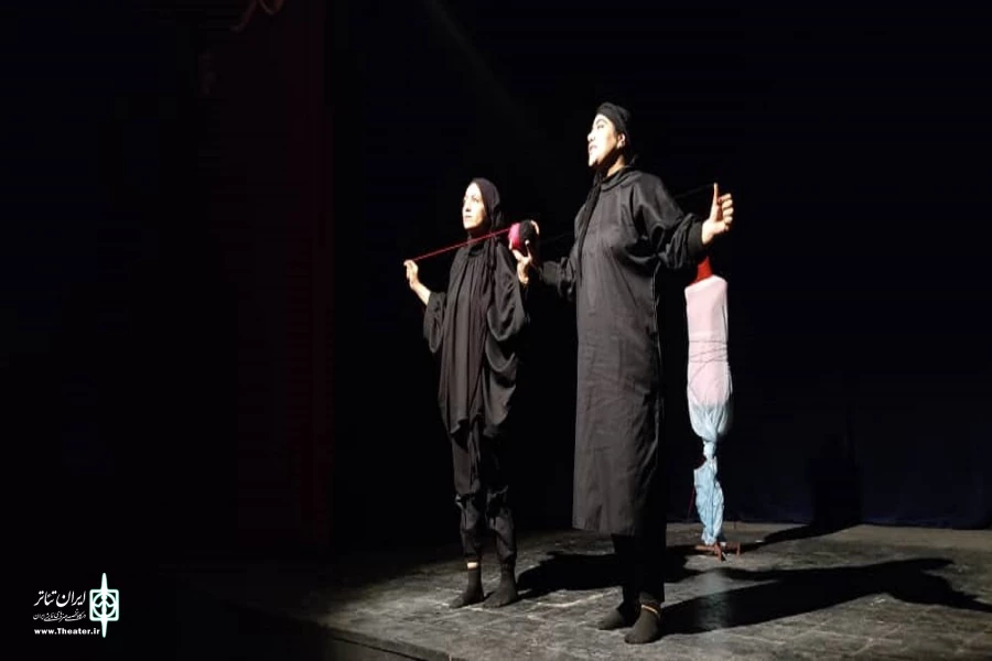 نمایش "زن و جنگ" درسیرجان به روی صحنه رفت 2