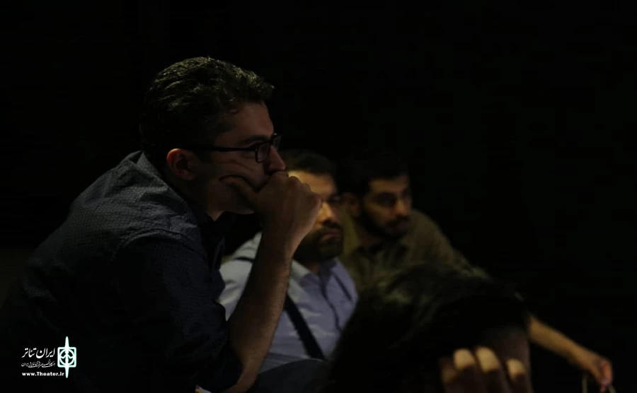 نمایش"فقط او نمی دانست" در تهران به روی صحنه رفت 2