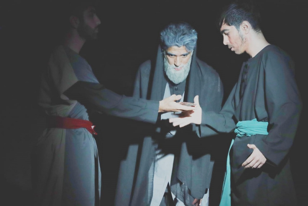به همت گروه هنری شهرزاد :

اجرای نمایش «بستور» در رفسنجان