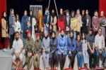 اجرای نمایش « مجرمی برای جزیره هنیا » در سیرجان
 2