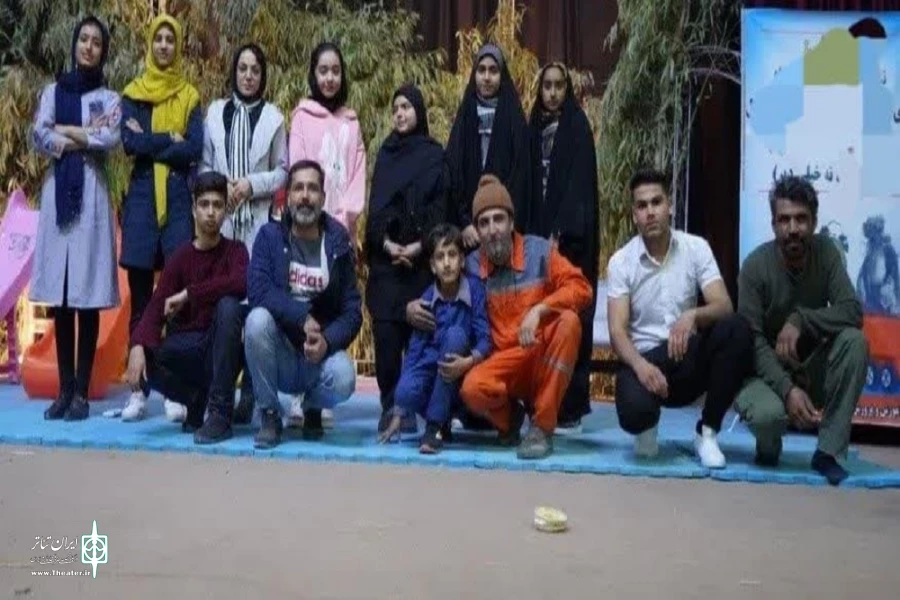 نمایش «به رنگ نارنجی» در راور اجرا شد 4