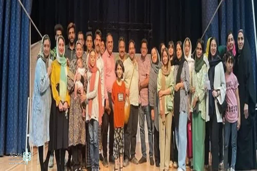 نمایش «ساختمان رز» در بم  اجرا شد
 2