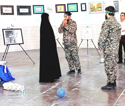 اجرای پرفورمنس وطن در افتتاحیه نمایشگاه هنرهای تجسمی
