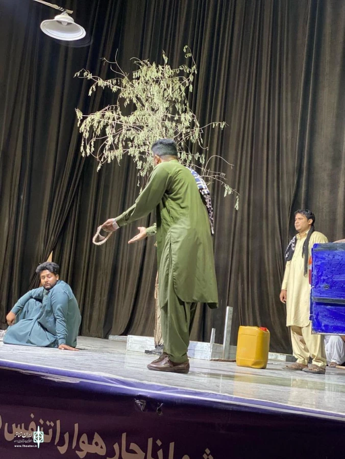 زخم و کینه به روی صحنه رفت . 3