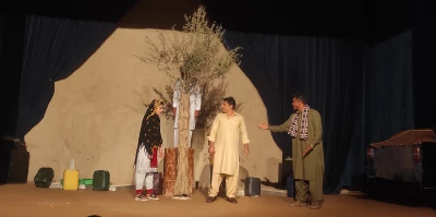 «زخم و کینه» در چهاردهمین جشنواره استانی جنوب کرمان اجرا شد