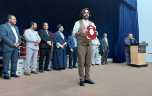 میردوست دلارته به عنوان اثر برتر جشنواره به جشنواره منطقه ای تئاتر راه یافت .
 7