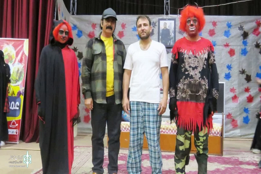 نمایش  کمدی «خوسک» در راور به صحنه رفت 3