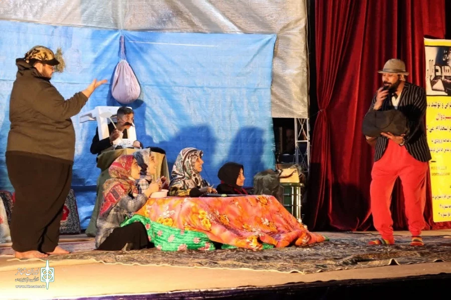 نمایش کمدی «رویای یک پسر چلمنگ» در راور به صحنه رفت 3