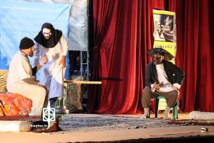 نمایش کمدی «رویای یک پسر چلمنگ» در راور به صحنه رفت 4