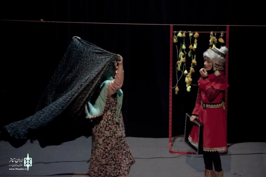 اجرای تئاتر «قمروی لب ندار» در شهرستان بافت 2