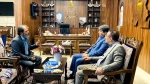 دیدار مدیر عامل انجمن هنرهای نمایشی و دبیر سی و ششمین جنشواره تیاتر استان کرمان مهدی بذرافشان و نماینده اقتصادی انجمن نمایش ایران  احمد ندافی با استاندار کرمان جناب دکتر محمد علی طالبی. 2