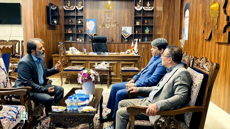 دیدار مدیر عامل انجمن هنرهای نمایشی و دبیر سی و ششمین جنشواره تیاتر استان کرمان مهدی بذرافشان و نماینده اقتصادی انجمن نمایش ایران  احمد ندافی با استاندار کرمان جناب دکتر محمد علی طالبی. 3