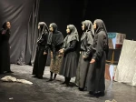 نمایش « خانه خان» تولید اموزشگاه بازیگری « اکادمی صحنه» در کرمان به روی صحنه میرود. 2