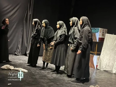 به کارگردانی پوریا قلی پور

نمایش «خانه خان» تولید آموزشگاه هنرهای نمایشی صحنه در کرمان روی صحنه رفت